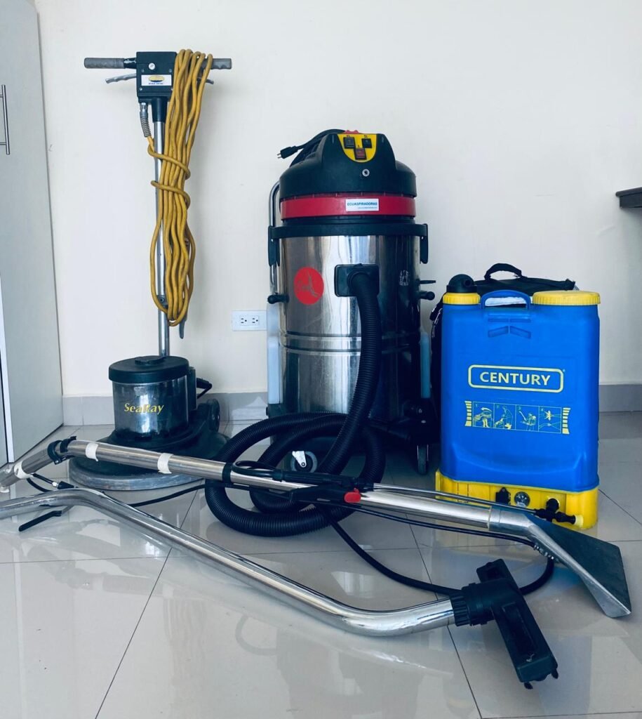 Maquinaria industrial de succión profunda para limpieza de muebles en Quito - ProClean